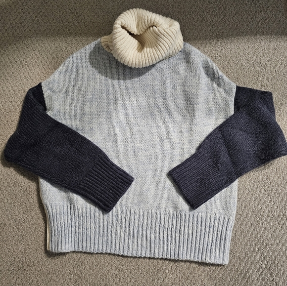 Twik (Simons) - Colourblock Turtleneck - Baby Blue - Picture 3 of 3